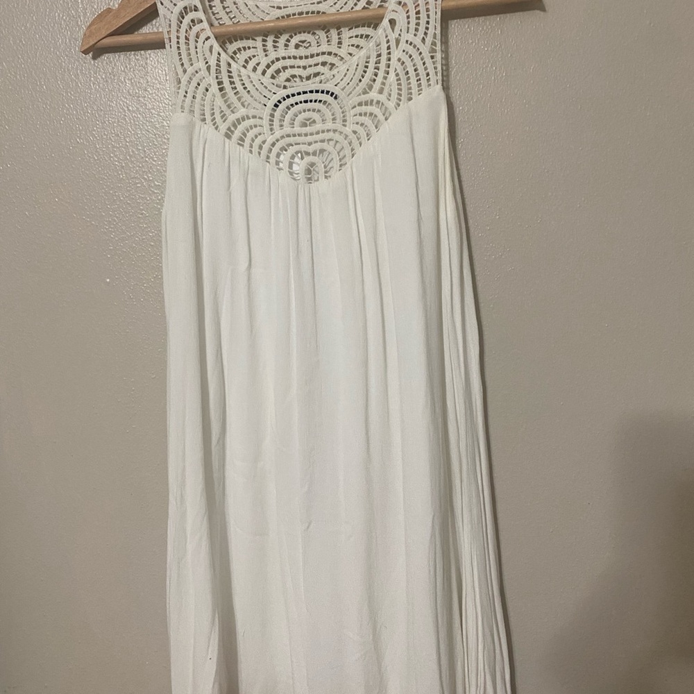 Elegant White Sleeveless Top